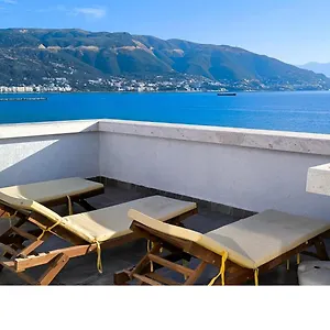 Adriatic Getaway & Penthouse Wlora